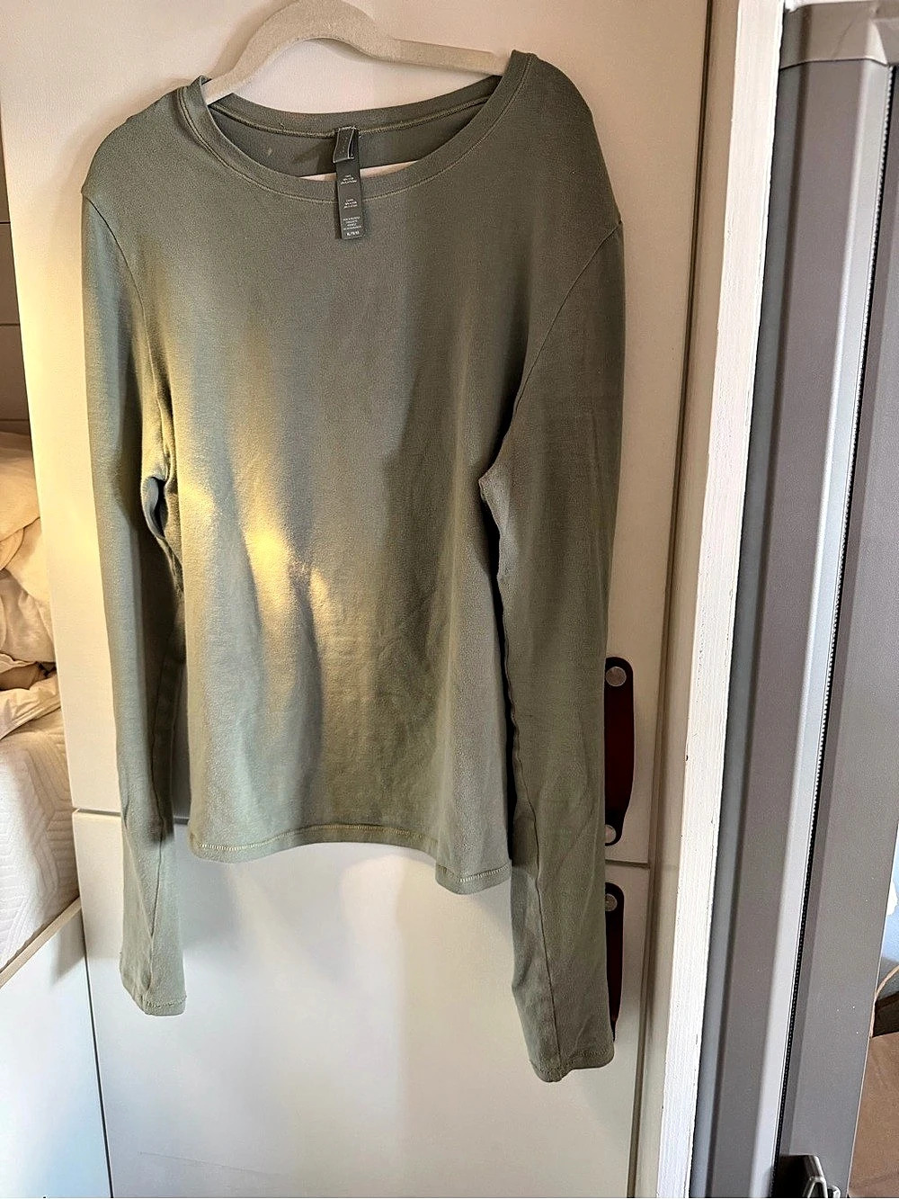 SKIMS Long sleeve t shirt. XL
